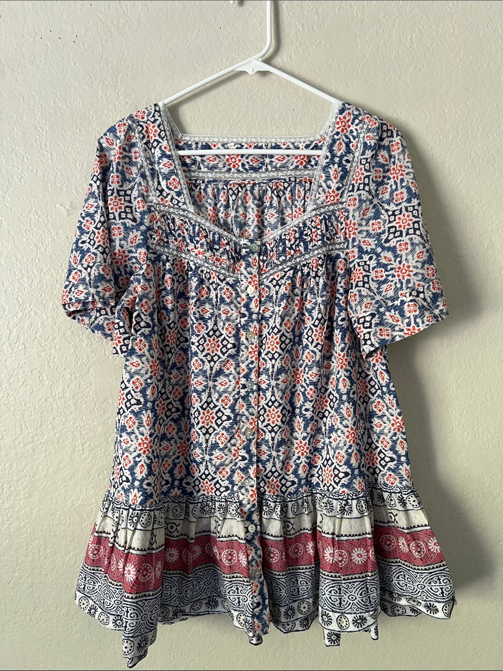 Like New! At Last Boho Floral Button-Front Peasant Top in Navy and Coral